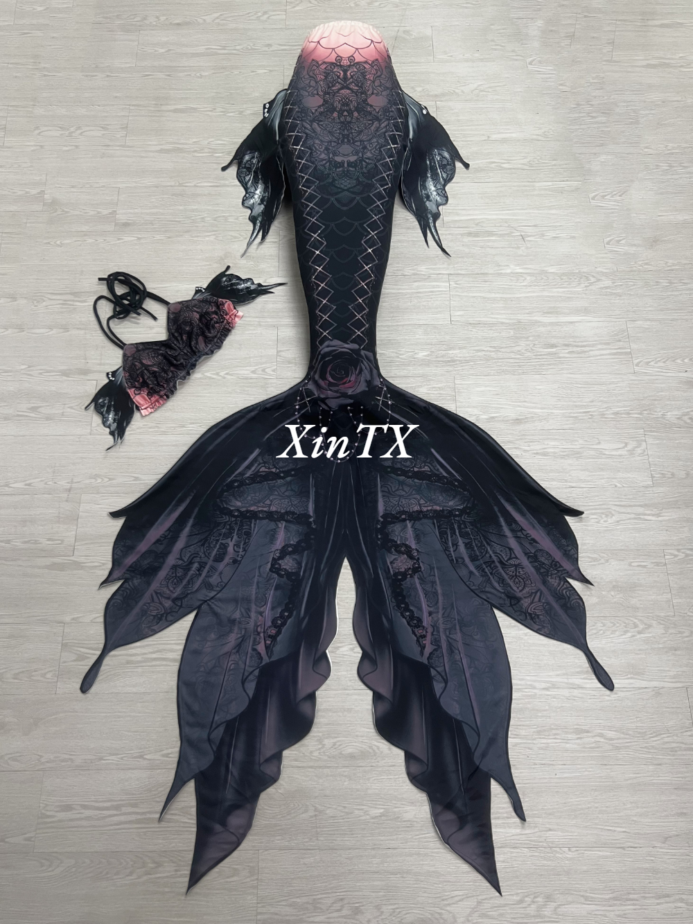 Mermaid Tail Dark Gothic Style – Aquarium & Marine Museum Bewertung und Preis