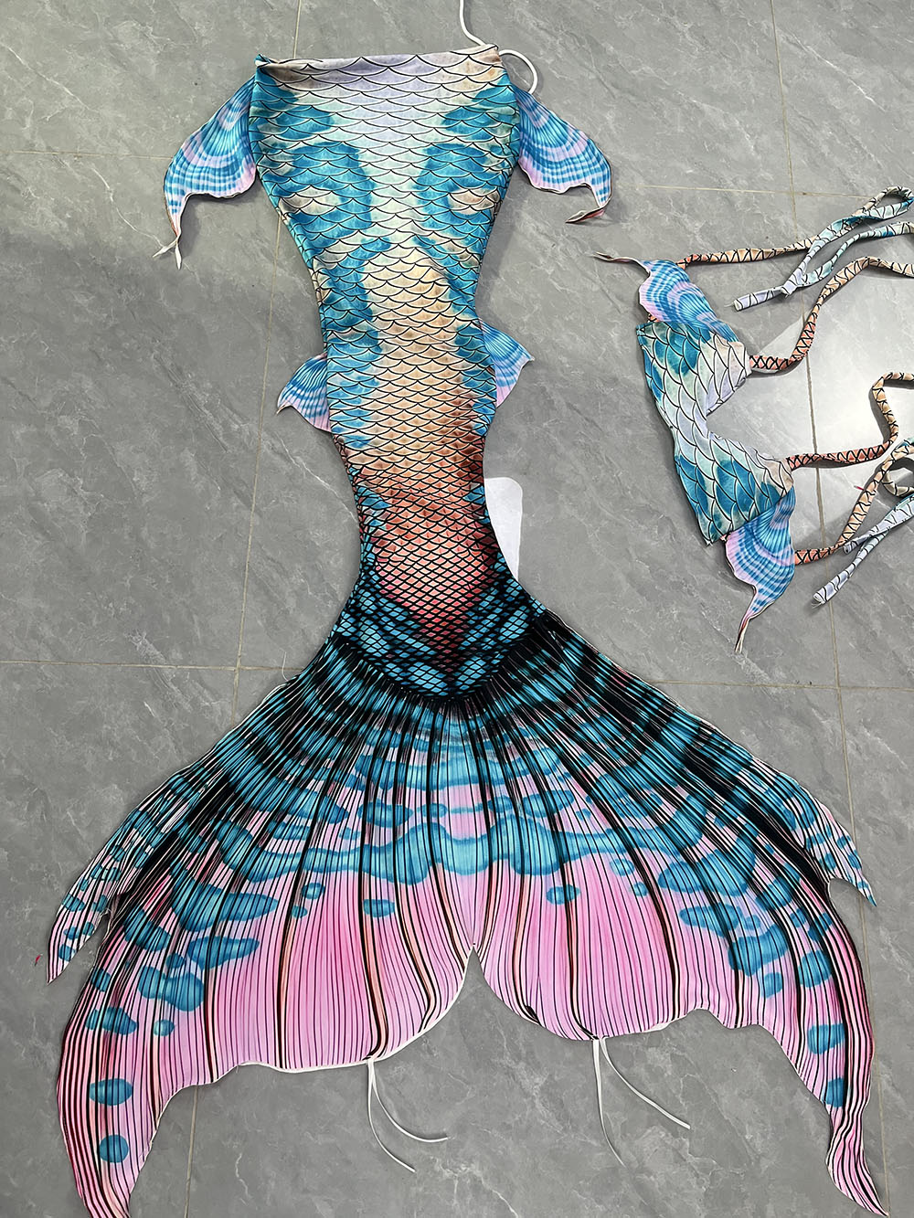Colorful Dreamy Mermaid Tail A – Aquarium & Marine Museum Bewertung und Preis